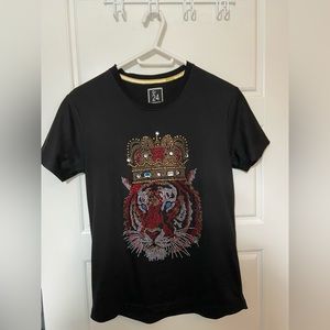 SEQUINNED LION  BLACK TSHIRT SIZE MEDIUM